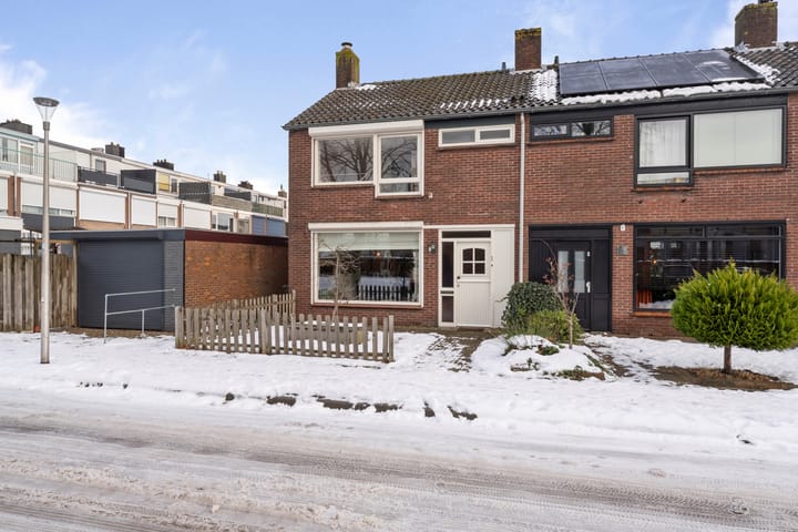 A. M. de Jongstraat 1 in Etten-Leur