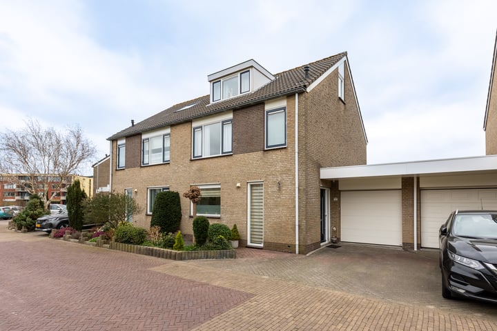 Photo of property Aalbersestraat 26, Naaldwijk