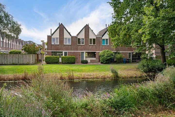 Aardster 247 in Alphen aan den Rijn