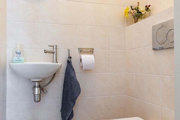 Aart van der Leeuwlaan 20 in Groningen foto