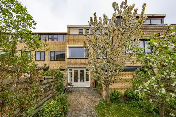 Aart van der Leeuwlaan 23 in Groningen photo