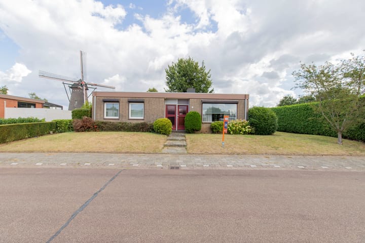 Achter de Molen 3 in Maasbracht photo