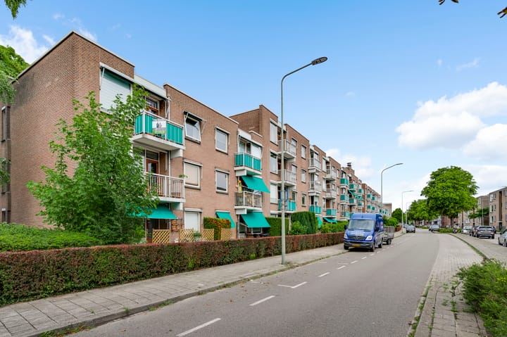 Adelbert van Scharnlaan F 75 in Maastricht photo