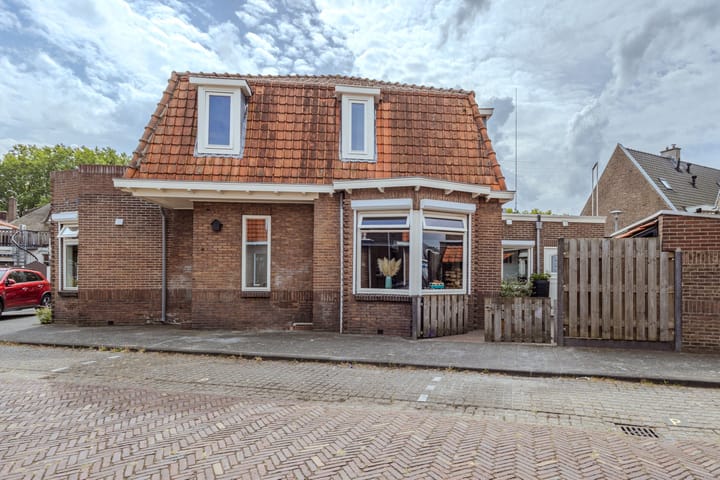 Admiraal de Ruyterstraat 85 in Sliedrecht foto