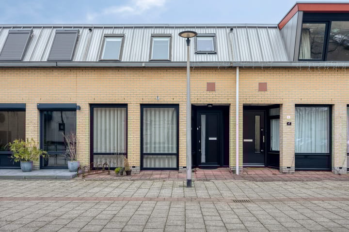 Adriaan Pieterslaan 8 in Hendrik-Ido-Ambacht