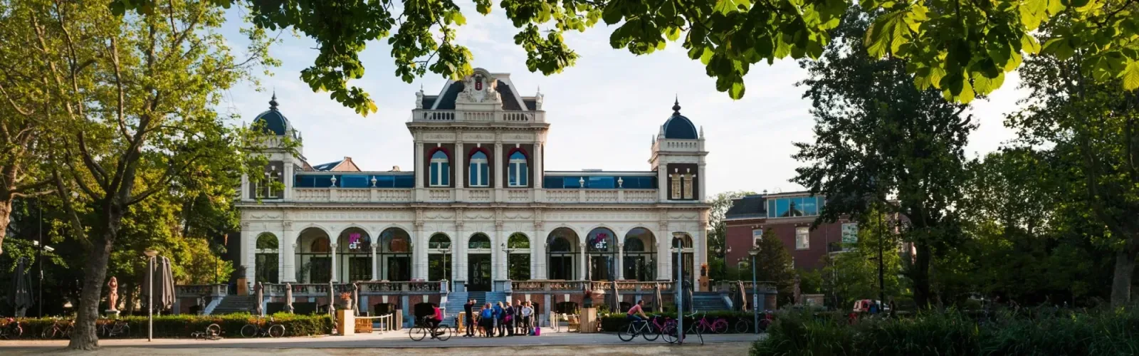 Team foto van Aemestelle Makelaars Amsterdam