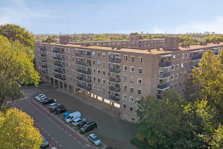 Aert van Neslaan 422 in Oegstgeest photo