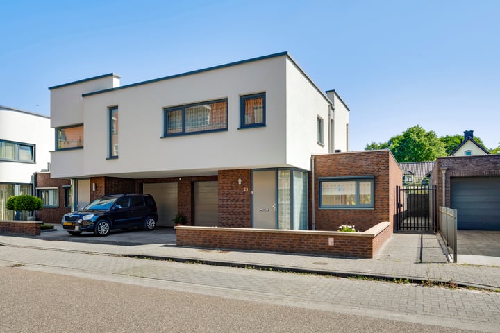 Agneshof 23 in Nederweert photo