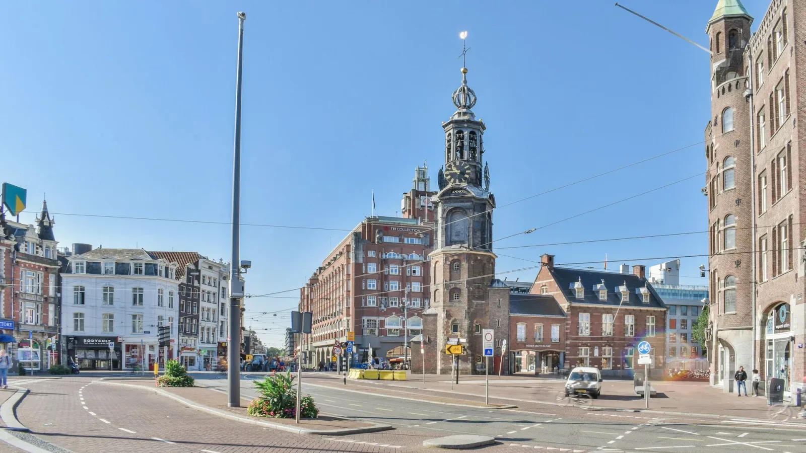 Team foto van AHA (Another Home Abroad) in Amsterdam