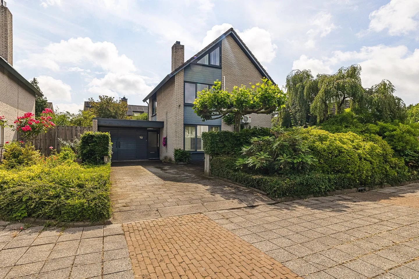 Albastdijk 10 in Roosendaal