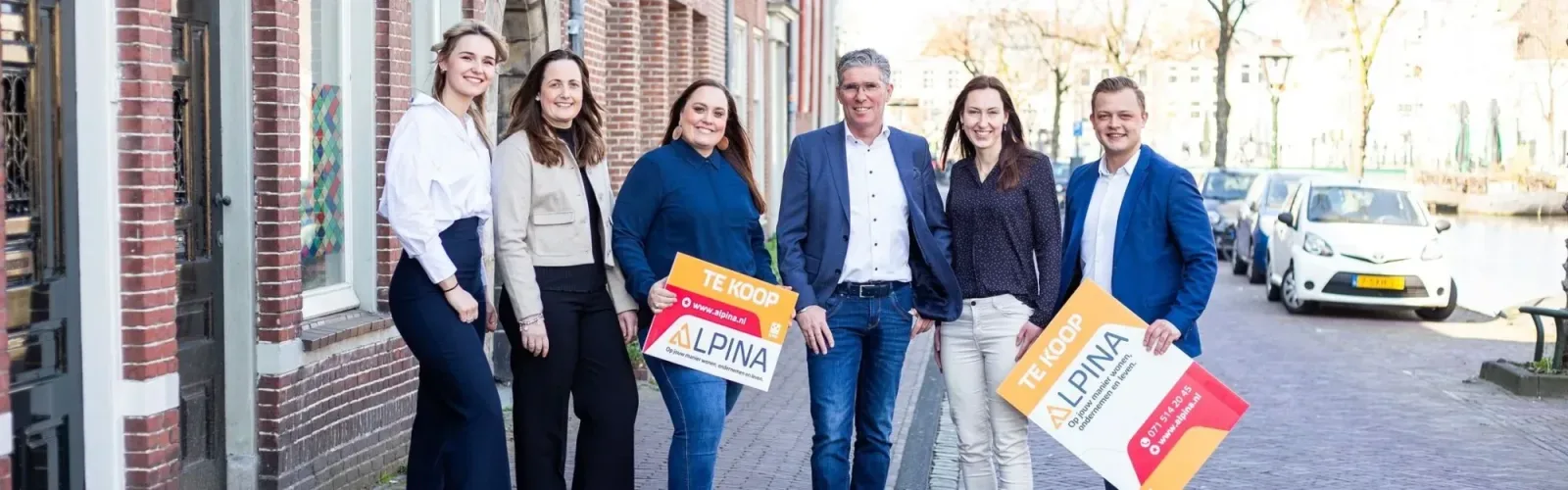 Team foto van Alpina Leiden (voorheen De Leeuw Makelaardij)