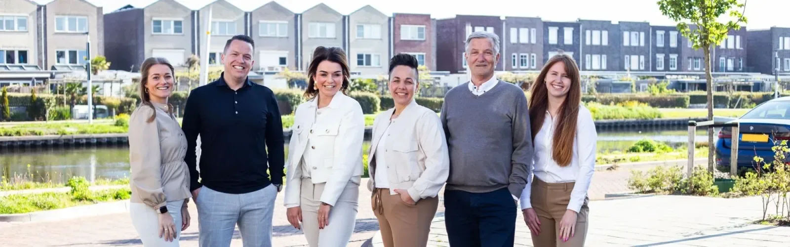 Team foto van Alpina Rijnsburg (voorheen De Leeuw Makelaardij)