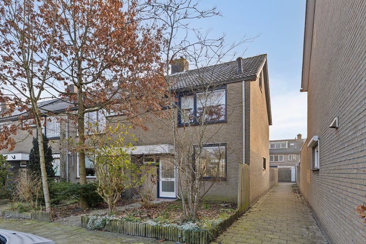 Amarildijk 84 in Roosendaal Foto