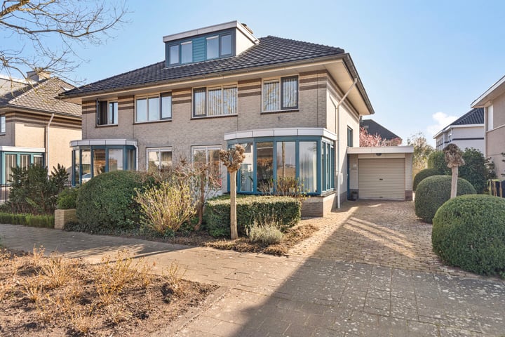 Ambachtsherenlaan 12 in Mijnsheerenland Foto