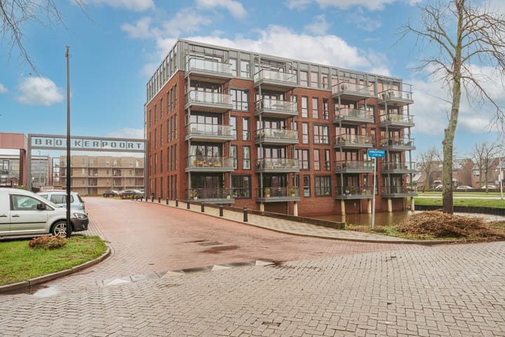 Ambachtsweg 110 en Velserbroek foto