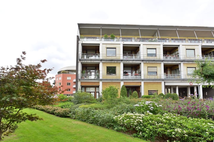 Ambonlaan 13 in Huizen foto