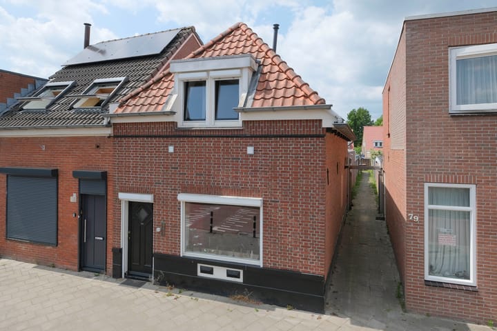 Ambtstraat 81 en Almelo foto
