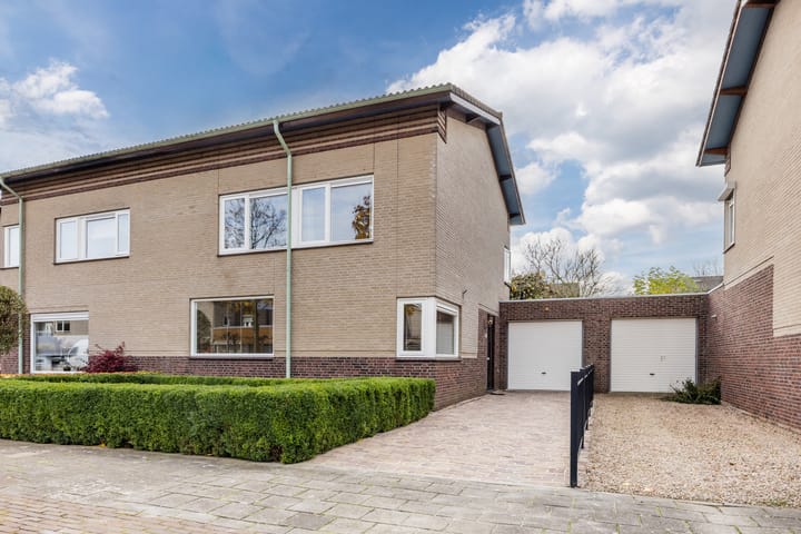 Andoornweg 36a en Grave foto