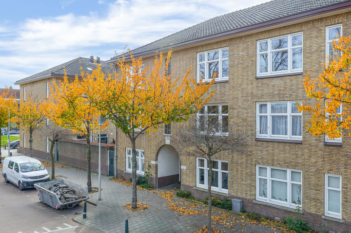 Photo of property Anna Bijnslaan 81, 's-Gravenhage