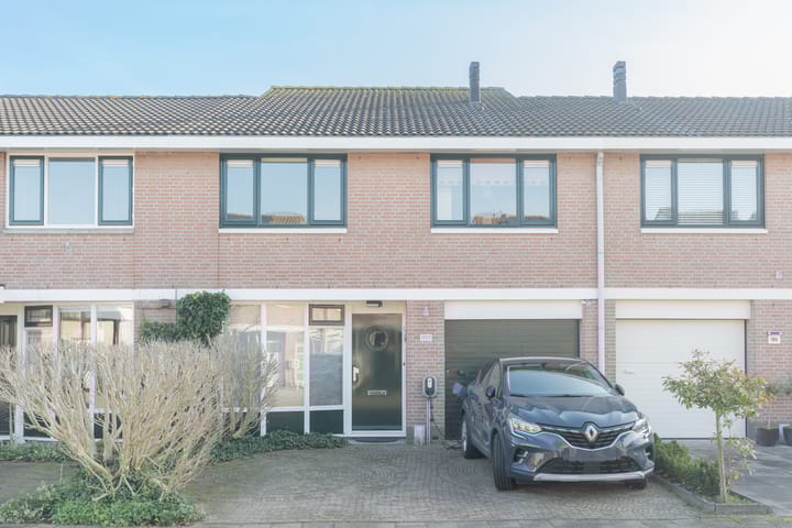 Photo of property Anna de Waalstraat 107, Hoofddorp