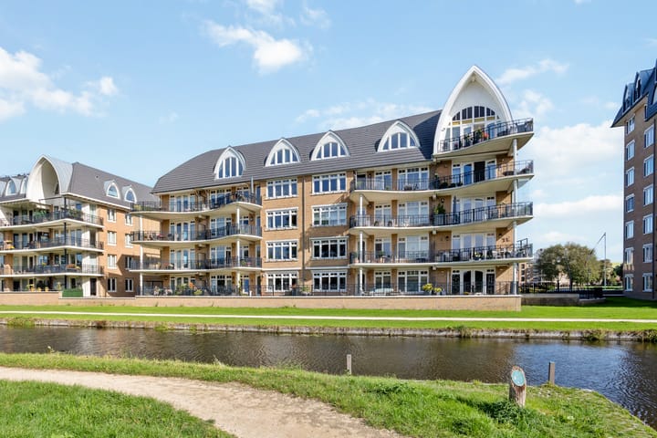 Annie M.G. Schmidtlaan 360 en Voorschoten foto