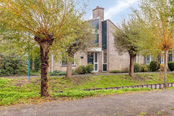 Annie M.G. Schmidtlaan 39 in Oegstgeest photo