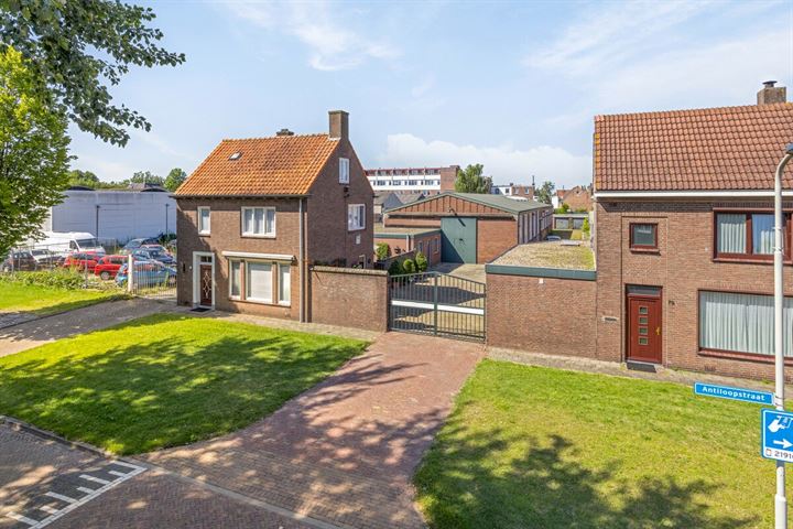 Antiloopstraat 77 en Breda foto