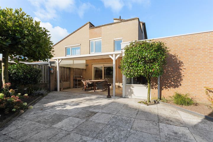 Antoni Staringlaan 42 en Vlijmen foto