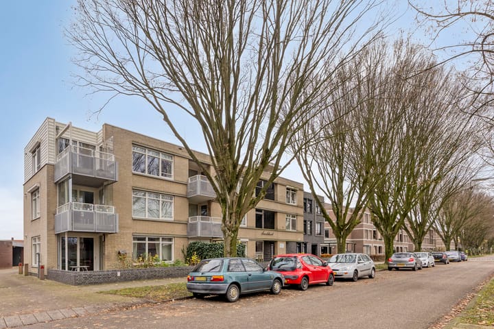 Arendstraat 52 en Oss foto