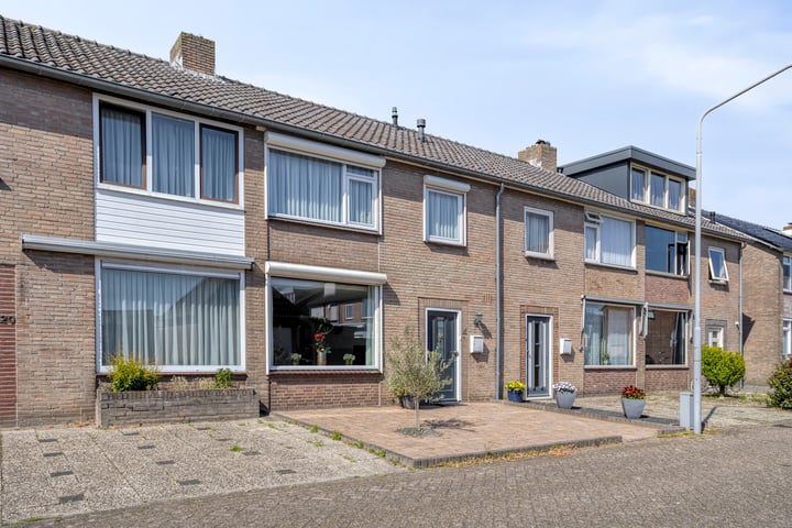 Asterstraat 18 in Made Foto