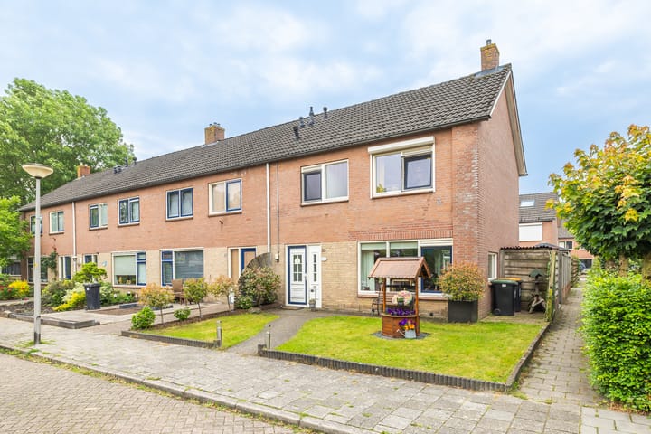 Asterstraat 30 en Wierden foto