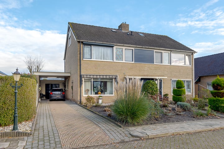 Auke Vosstraat 65 en Slagharen foto