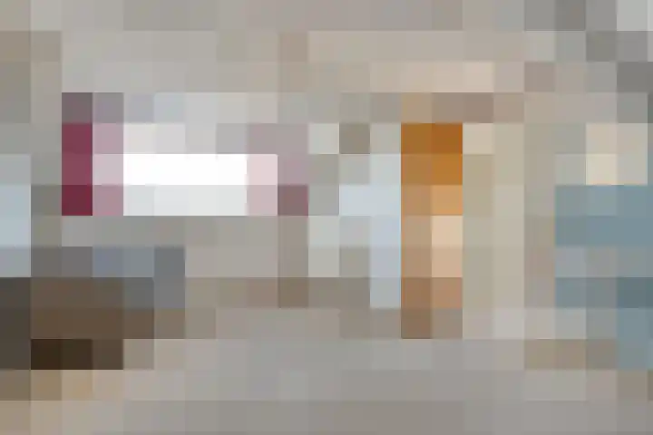 Logotipo de AWM MAKELAARDIJ oz