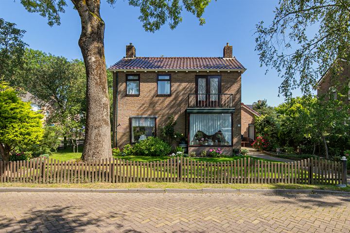 Aykema Burchtstraat 11 in Grijpskerk foto