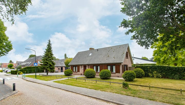 Azaleastraat 1a in Wijk en Aalburg Foto