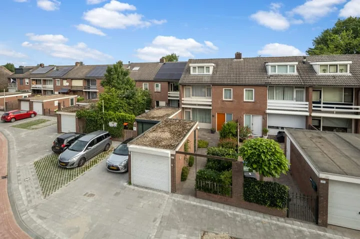 Azurietdijk 109 in Roosendaal
