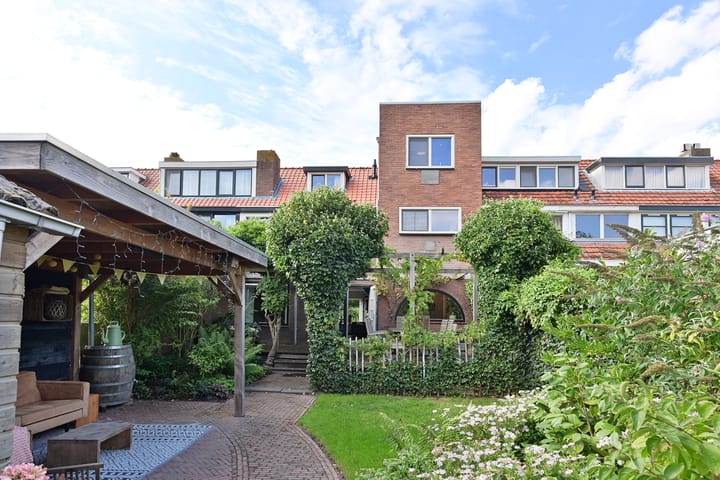 B. van Rooijenstraat 60 en Naarden foto