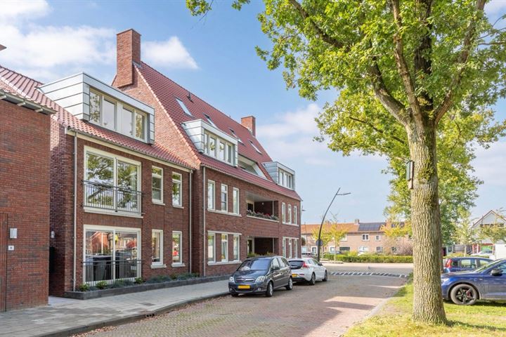 Baan 38H in Ens foto