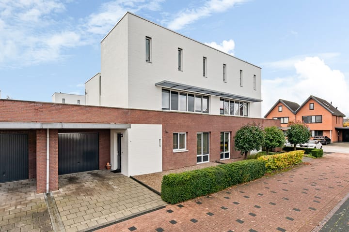 Baarsstraat 4 dans Hengelo photo
