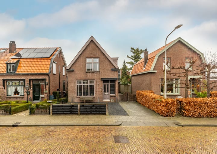 Photo of property Badhuisstraat 12, 's-Gravendeel