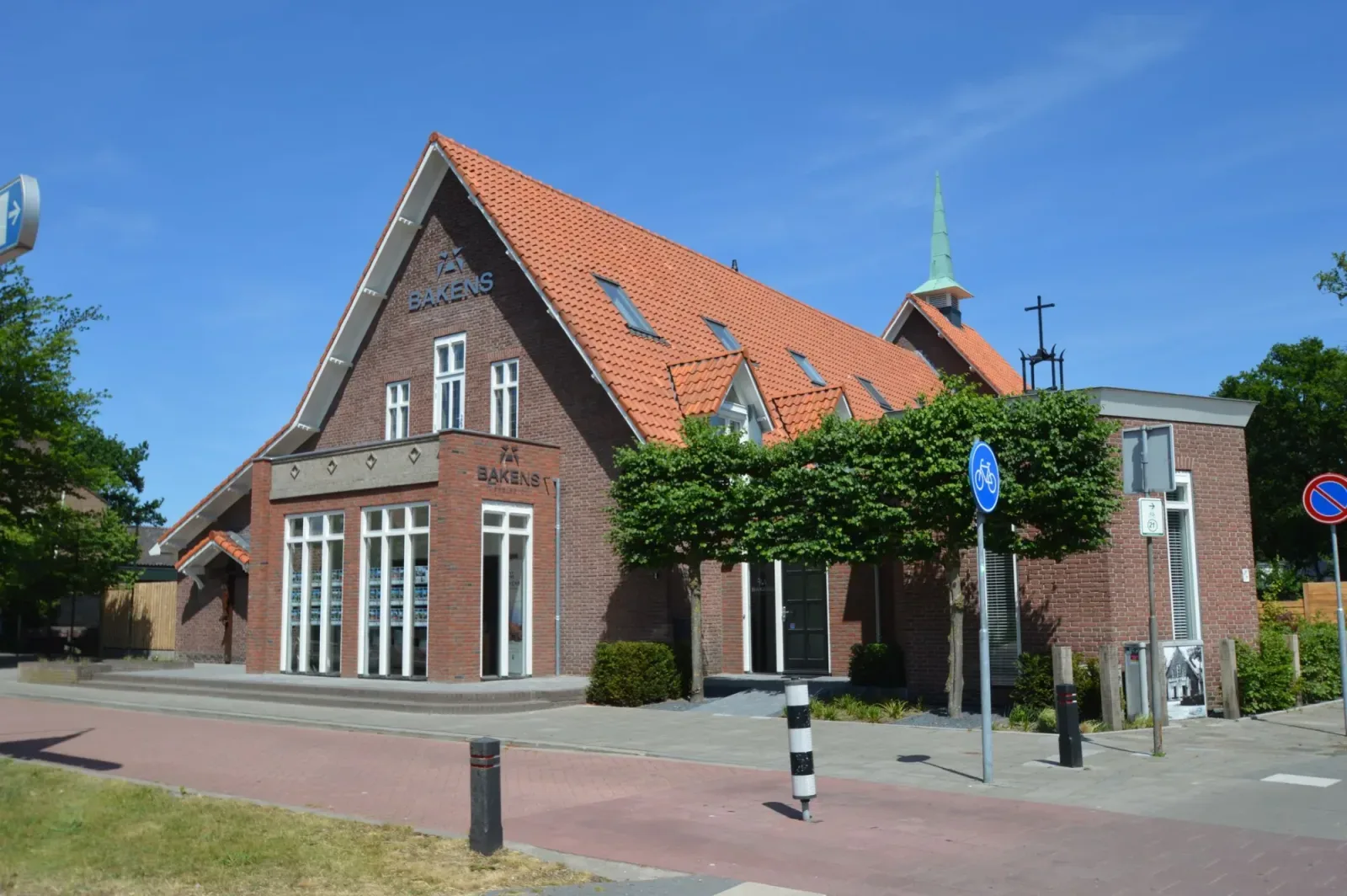 Team photo of BAKENS MAKELAARDIJ