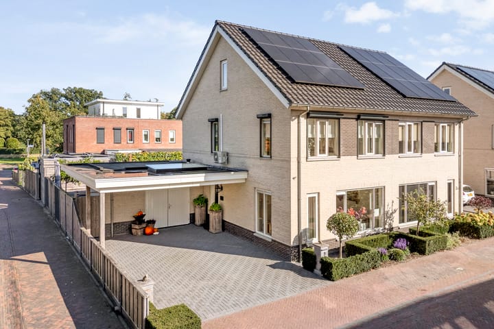 Bakhuijs Roozeboomlaan 2 in Almelo Foto