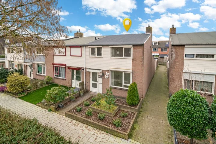 Bandeliersberg 105 in Roosendaal