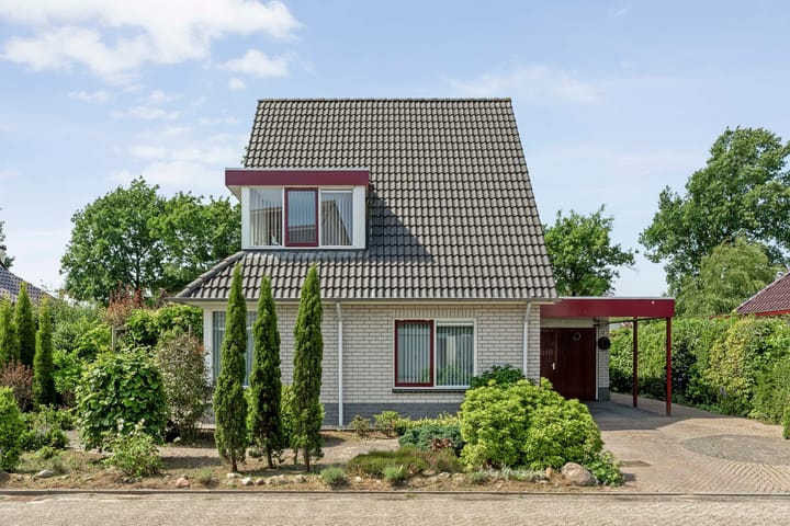 Bargerholt 59 en Emmen foto