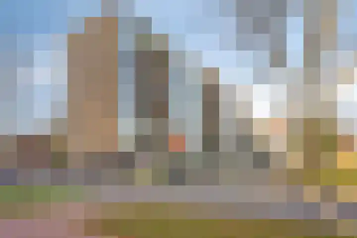 Bart Verhallenplein 178 in Schiedam