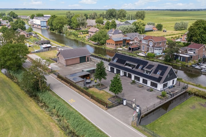 Barwoutswaarder 166A en Woerden foto