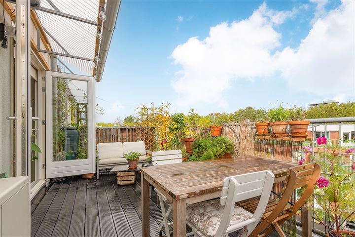 Bataviastraat 71H in Amsterdam photo