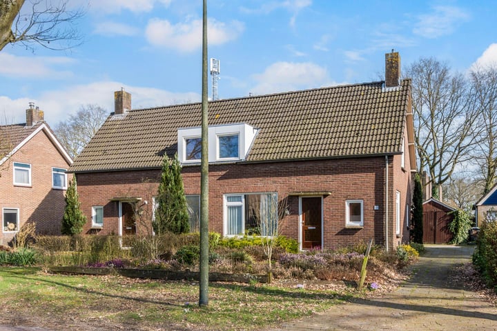 Beatrixlaan 43 in Oosterhesselen Foto