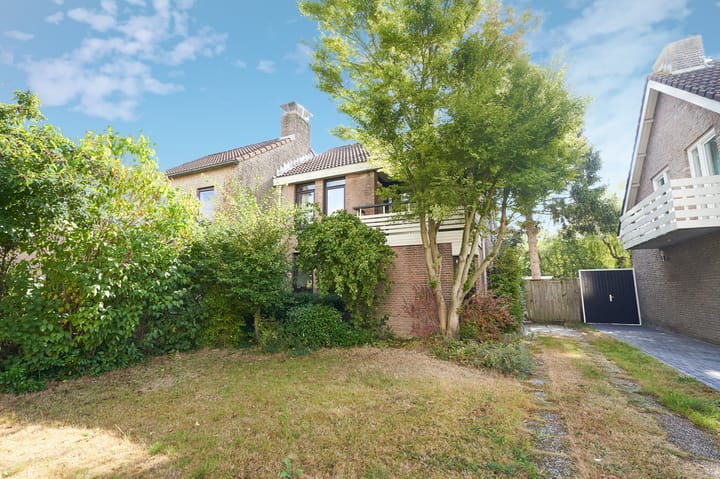 Beeklaan 154 in Tilburg photo