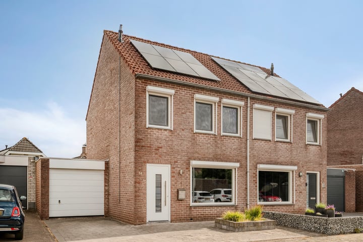 Bellinistraat 14 dans Hulst photo